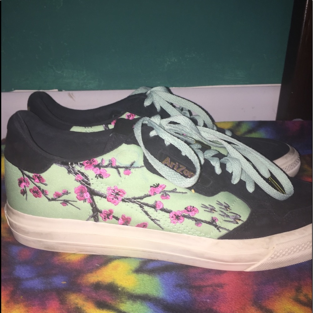 Size11 mens adidas Arizona iced tea continental 80